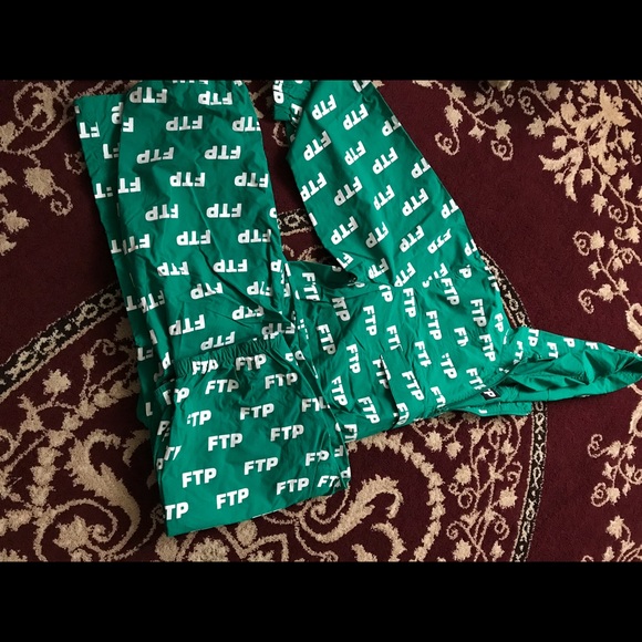 BRAND NEW FTP TRACK PANTS SIZE XL + JACKET SIZE L - Picture 3 of 8